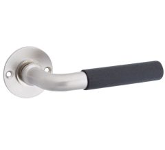 Deurklink op ongeveerd rozet Frankfurt ebben/Chemin de Fer mat nikkel ongelakt