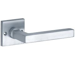 Deurklink op ongeveerd rozet Kare/Bauhaus mat chroom