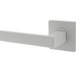 Intersteel enkele deurklink Hera links op vierkant rozet wit