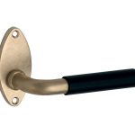 Deurklink op ongeveerd rozet Frankfurt ebben/elips messing antiek