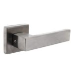 Intersteel Set achterdeurbeslag vierkant deurklink Amsterdam met massieve rozetten rvs