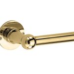 Deurklink op ongeveerd rozet Chemin de Fer 100mm messing ongelakt