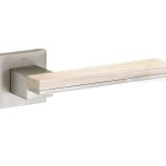 Deurklink op geveerd rozet Mimolimit mat nikkel ongelakt/gebleekt eiken