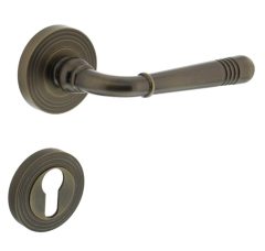 Intersteel deurklink Helena op rozet met cilinder plaatjes gebruineerd