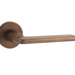 Deurklink op geveerd rozet Piatto/Vivo messing antiek brons