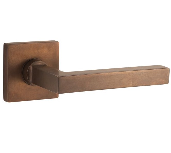 Deurklink op geveerd rozet verdekt Kare messing antiek brons