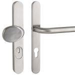 SKG3 PC92 knop/kruk L op ovaal smal schild PRIO + kerntrekbeveiliging rvs