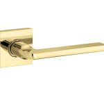 Deurklink op geveerd rozet verdekt Piatto messing gelakt