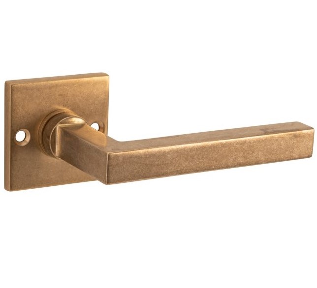 Deurklink op ongeveerd rozet Kare/Bauhaus messing antiek