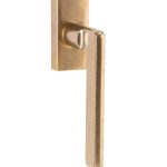 Draaikiepgarnituur Piatto/Bauhaus messing antiek