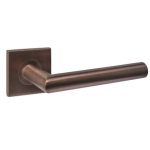 Intersteel deurklink Q 04 op rozet verdekt 53x53x6mm pvd brons