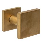 Intersteel voordeurknop vierkant 64x64mm verkropt éénzijdige montage PVD messing getrommeld