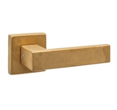 Intersteel set achterdeurbeslag vierkant deurklink Amsterdam met massieve rozetten PVD messing getrommeld