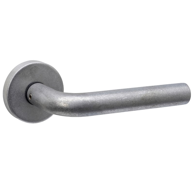 Intersteel set achterdeurbeslag rond deurklink Luzern met massieve rozetten rvs getrommeld