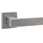 Intersteel set achterdeurbeslag vierkant deurklink Amsterdam met massieve rozetten rvs getrommeld