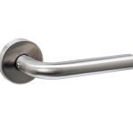 Intersteel set achterdeurbeslag rond deurklink Luzern met massieve rozetten rvs